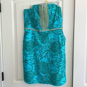 Lily Pulitzer strapless dress with pockets! Beautiful gentle aqua/teal print